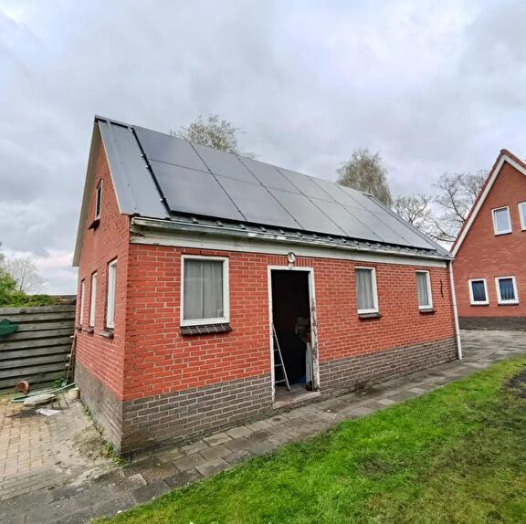Voorvertonings afbeelding: 12 Zonnepanelen damwandsysteem in Nieuwe Pekela